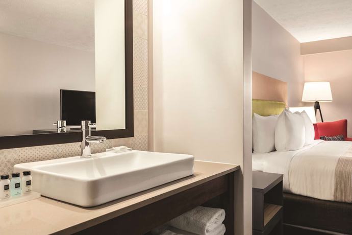 Imagen de la habitación del Hotel Country Inn & Suites By Radisson, Erie. Foto 9