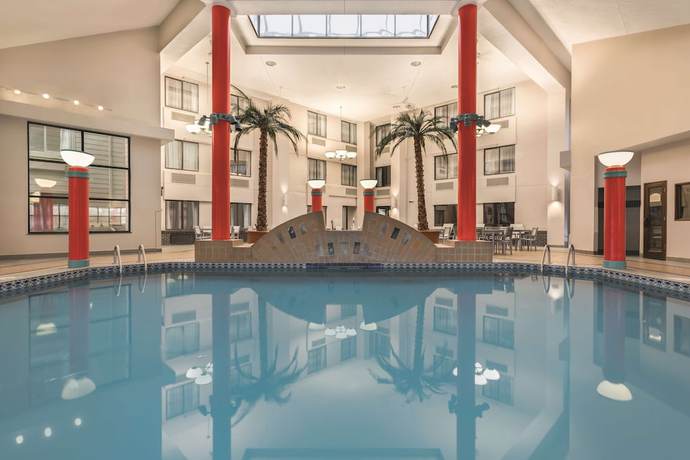Imagen de la piscina del Hotel Country Inn & Suites By Radisson, Erie. Foto 19