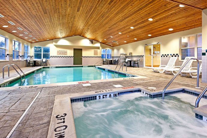 Imagen de la piscina del Hotel Country Inn & Suites By Radisson, Harrisburg North. Foto 18