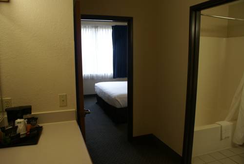 Imagen de la habitación del Hotel Country Inn & Suites By Radisson, Lansing. Foto 4