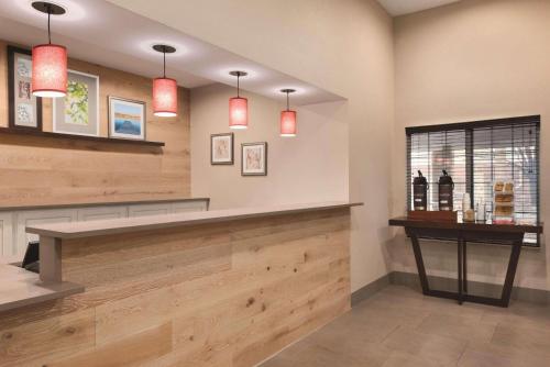 Imagen de los interiores del Hotel Country Inn & Suites By Radisson, Merrillville, In. Foto 19