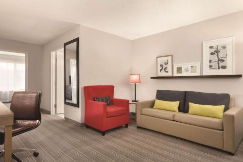 Imagen de la habitación del Hotel Country Inn & Suites By Radisson, Merrillville, In. Foto 13