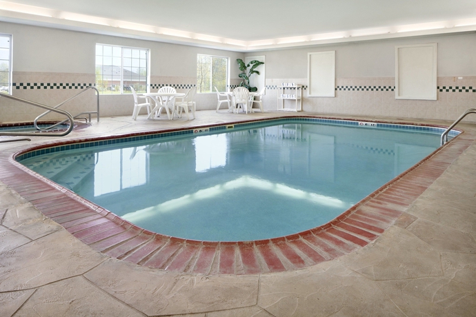 Imagen de la piscina del Hotel Country Inn & Suites By Radisson, Michigan City, IN. Foto 18