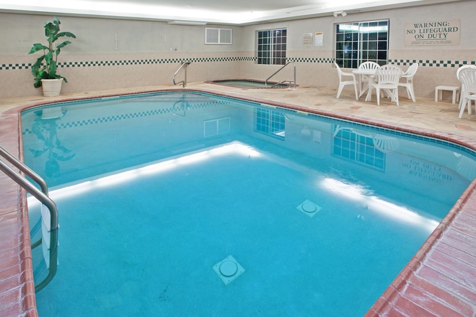 Imagen de la piscina del Hotel Country Inn & Suites By Radisson, Michigan City, IN. Foto 19