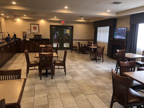 Imagen del bar/restaurante del Hotel Country Inn & Suites By Radisson, Port Charlotte,. Foto 4