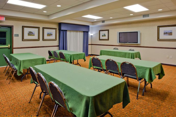 Imagen de los interiores del Hotel Country Inn & Suites By Radisson, Port Charlotte,. Foto 13
