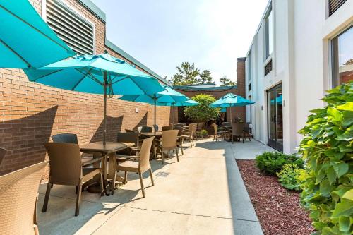 Imagen general del Hotel Country Inn & Suites By Radisson, Traverse City, MI. Foto 3