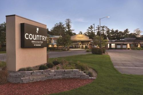 Imagen general del Hotel Country Inn & Suites By Radisson, Traverse City, MI. Foto 7