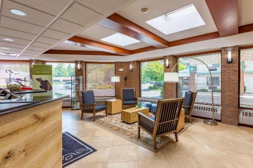 Imagen de los interiores del Hotel Country Inn & Suites By Radisson, Traverse City, MI. Foto 17