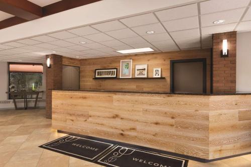 Imagen general del Hotel Country Inn & Suites By Radisson, Traverse City, MI. Foto 9