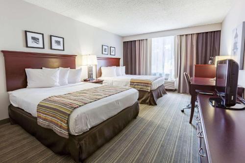 Imagen de la habitación del Hotel Country Inn & Suites By Radisson, Traverse City, MI. Foto 15