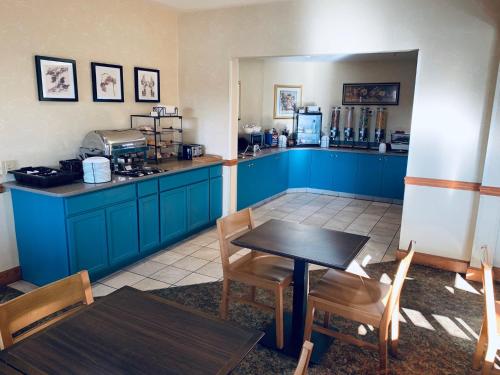 Imagen del bar/restaurante del Hotel Country Inn & Suites By Radisson, York. Foto 13