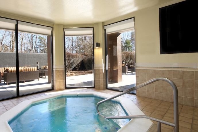 Imagen de la piscina del Hotel Country Inn & Suites by Radisson, Columbus-Edinburgh. Foto 18