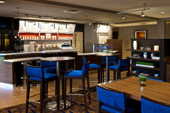 Imagen del bar/restaurante del Hotel Country Inn & Suites by Radisson, Columbus-Edinburgh. Foto 7