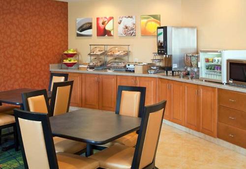 Imagen general del Hotel Country Inn & Suites by Radisson, Fayetteville I-95, NC. Foto 3