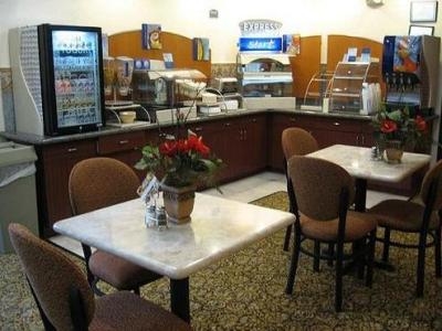 Imagen del bar/restaurante del Hotel Country Inn & Suites by Radisson, Houston Northwest, TX. Foto 4