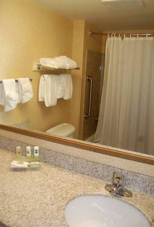 Imagen de la habitación del Hotel Country Inn & Suites by Radisson, Lake George (Queensbury), NY. Foto 10