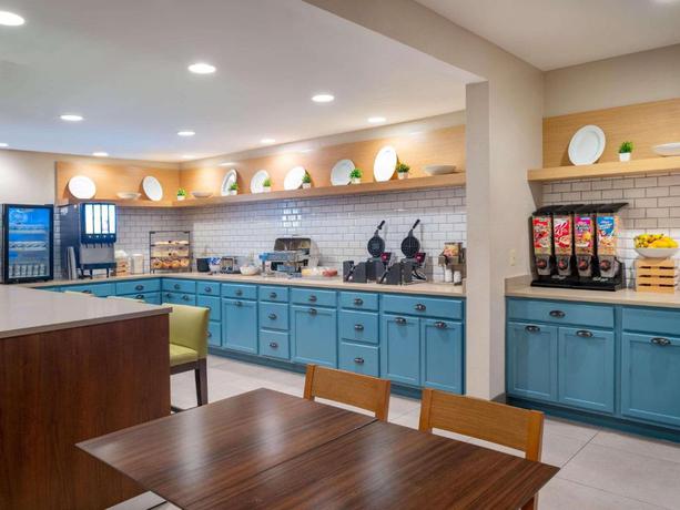 Imagen del bar/restaurante del Hotel Country Inn & Suites by Radisson, Maumee - Toledo. Foto 3