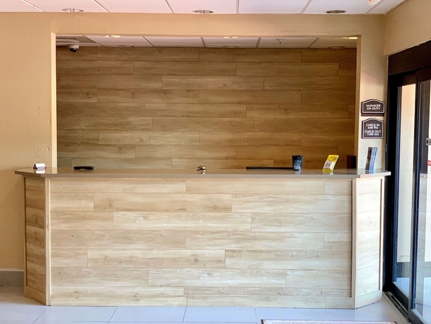 Imagen de los interiores del Hotel Country Inn & Suites by Radisson, Midway - Tallahassee West. Foto 16