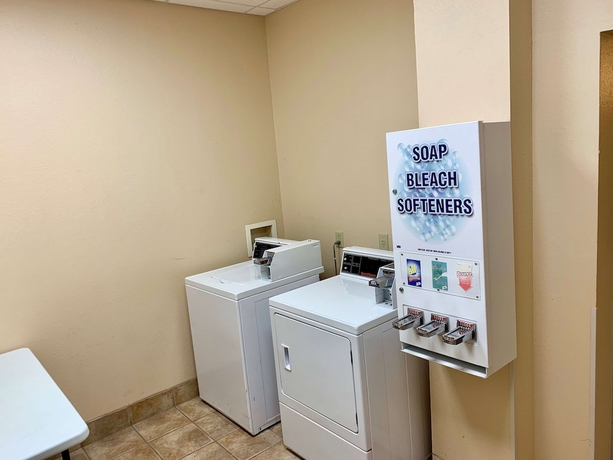 Imagen de los interiores del Hotel Country Inn & Suites by Radisson, Midway - Tallahassee West. Foto 19