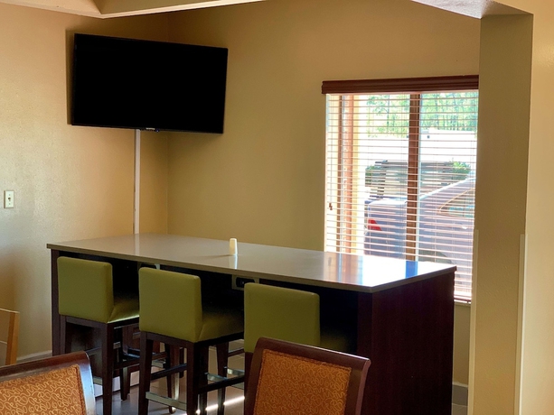 Imagen del bar/restaurante del Hotel Country Inn & Suites by Radisson, Midway - Tallahassee West. Foto 5
