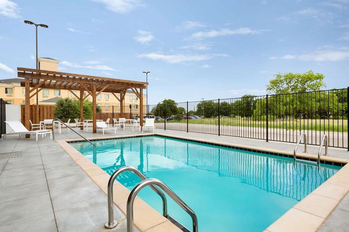 Imagen de la piscina del Hotel Country Inn & Suites by Radisson, New Braunfels, TX. Foto 20