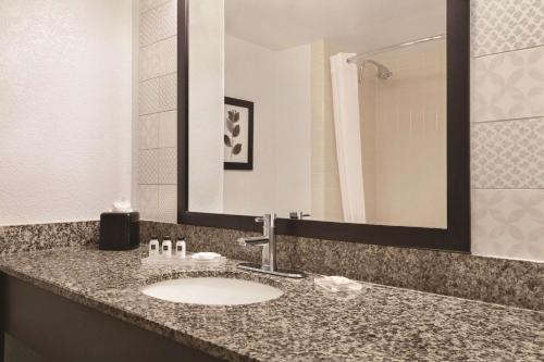 Imagen de la habitación del Hotel Country Inn & Suites by Radisson, San Diego North. Foto 18