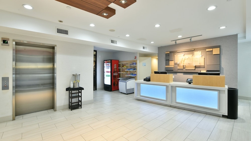 Imagen de los interiores del Hotel Country Inn & Suites by Radisson, Staten Island. Foto 18