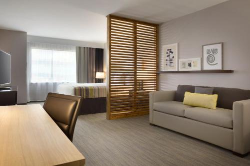 Imagen de la habitación del Hotel Country Inn and Suites By Radisson Asheville River Arts District. Foto 17