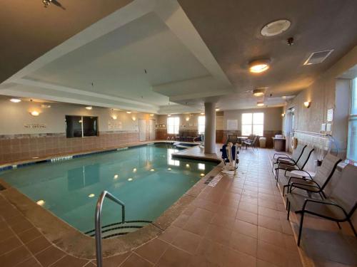 Imagen de la piscina del Hotel Country Inn and Suites By Radisson, Athens, Ga. Foto 19