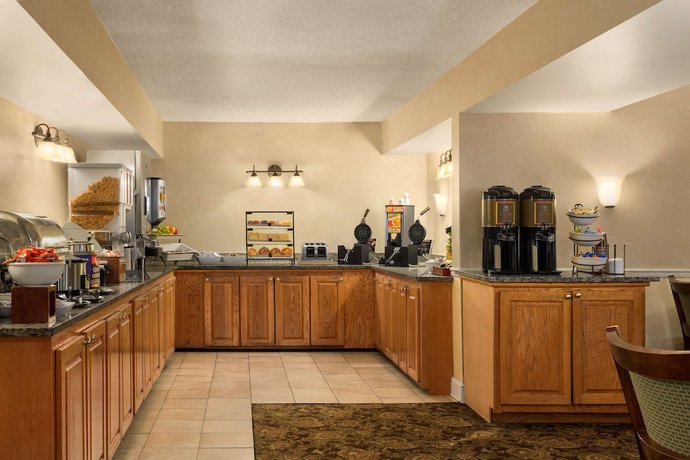 Imagen del bar/restaurante del Hotel Country Inn and Suites By Radisson, Atlanta Airport South, Ga. Foto 2