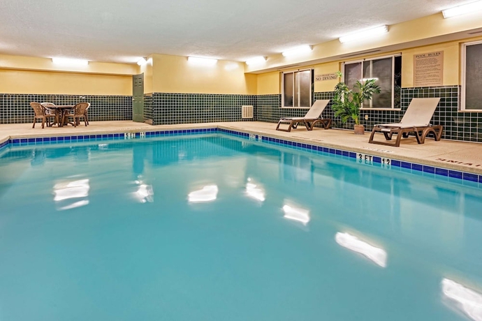 Imagen de la piscina del Hotel Country Inn and Suites By Radisson, Augusta At I-20, Ga. Foto 17