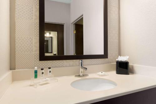 Imagen de la habitación del Hotel Country Inn and Suites By Radisson, Austin North (pflugerville), Tx. Foto 16