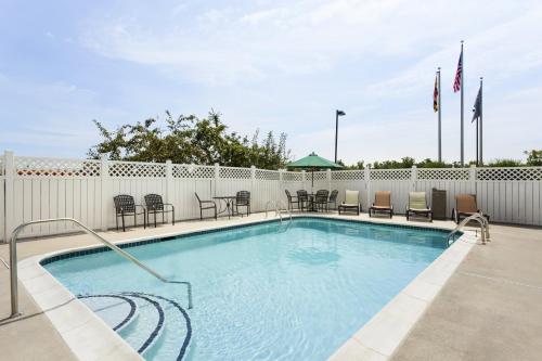 Imagen de la piscina del Hotel Country Inn and Suites By Radisson, Bel Air/aberdeen, Md. Foto 20