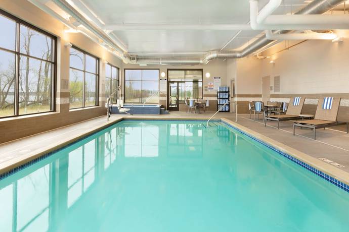 Imagen de la piscina del Hotel Country Inn and Suites By Radisson, Bemidji, Mn. Foto 19