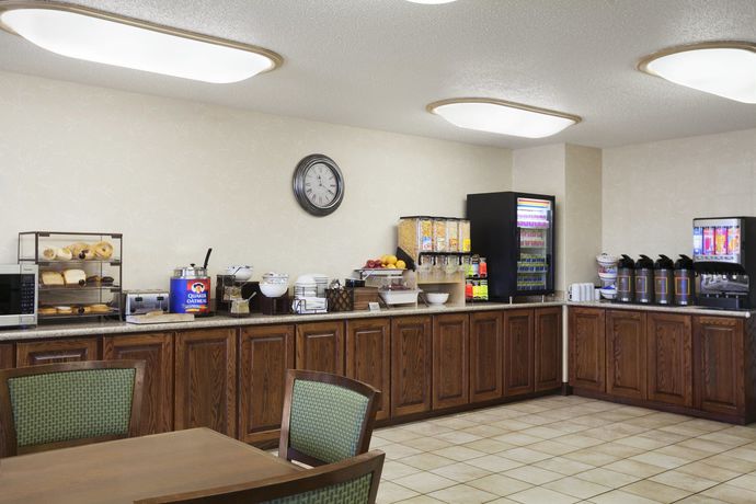 Imagen del bar/restaurante del Hotel Country Inn and Suites By Radisson Bismarck Waterpark. Foto 3
