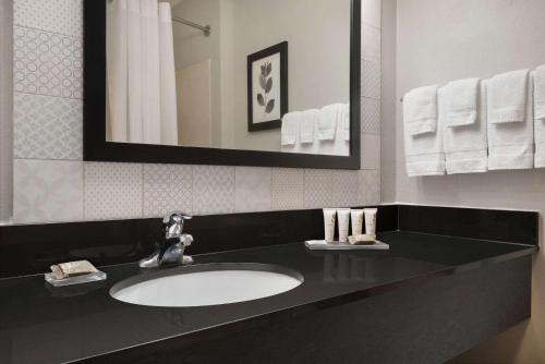 Imagen de la habitación del Hotel Country Inn and Suites By Radisson, Brookings, Sd. Foto 20