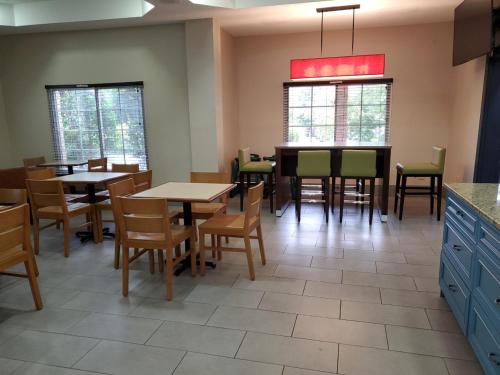 Imagen del bar/restaurante del Hotel Country Inn and Suites By Radisson, Buford At Mall Of Georgia, Ga. Foto 6