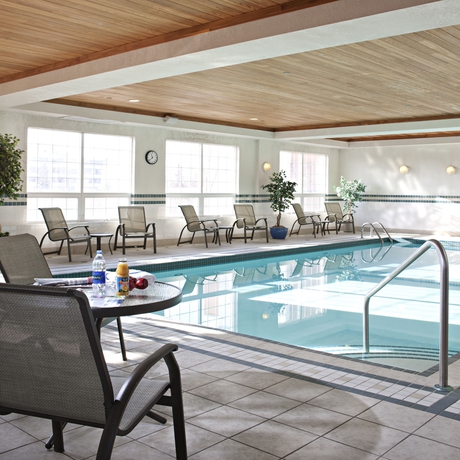 Imagen de la piscina del Hotel Country Inn and Suites By Radisson, Calgary-northeast. Foto 15