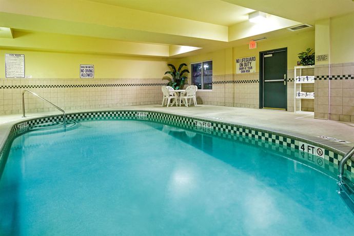 Imagen de la piscina del Hotel Country Inn and Suites By Radisson, Charleston North, Sc. Foto 13