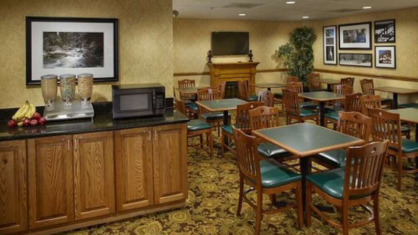 Imagen del bar/restaurante del Hotel Country Inn and Suites By Radisson, Columbia Airport, Sc. Foto 8