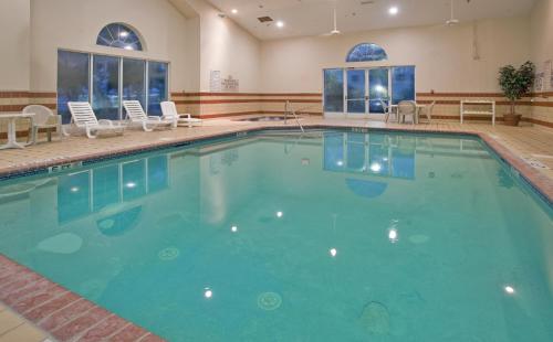 Imagen de la piscina del Hotel Country Inn and Suites By Radisson, Columbia, Sc. Foto 18
