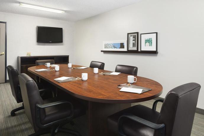 Imagen de los interiores del Hotel Country Inn and Suites By Radisson, Columbus Airport, Oh. Foto 8