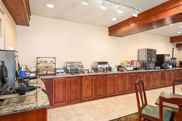 Imagen del bar/restaurante del Hotel Country Inn and Suites By Radisson, Council Bluffs, Ia. Foto 5