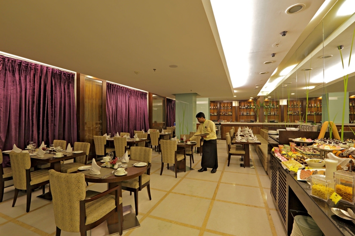 Imagen del bar/restaurante del Hotel Country Inn and Suites By Radisson, Delhi Saket. Foto 1