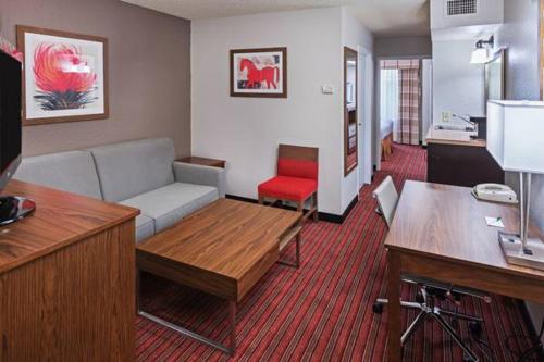 Imagen de la habitación del Hotel Country Inn and Suites By Radisson, Dfw Airport South, Tx. Foto 14