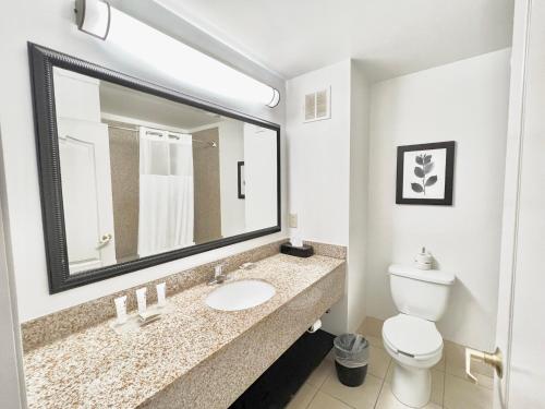 Imagen de la habitación del Hotel Country Inn and Suites By Radisson, Emporia, Va. Foto 14