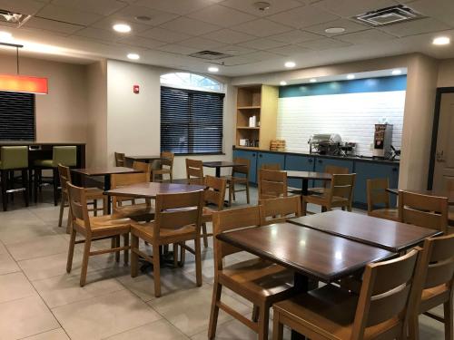 Imagen general del Hotel Country Inn and Suites By Radisson, Emporia, Va. Foto 7