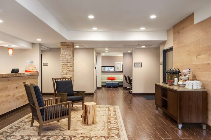 Imagen de los interiores del Hotel Country Inn and Suites By Radisson, Flagstaff, Az. Foto 15