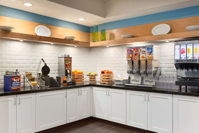 Imagen del bar/restaurante del Hotel Country Inn and Suites By Radisson, Flagstaff, Az. Foto 2